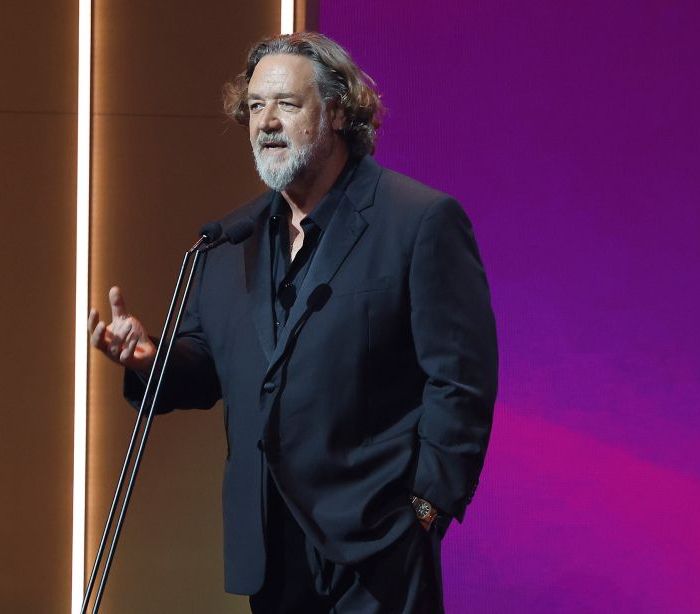 Рассел Кроу вышел в свет после похудения и произвёл фурор. Фото