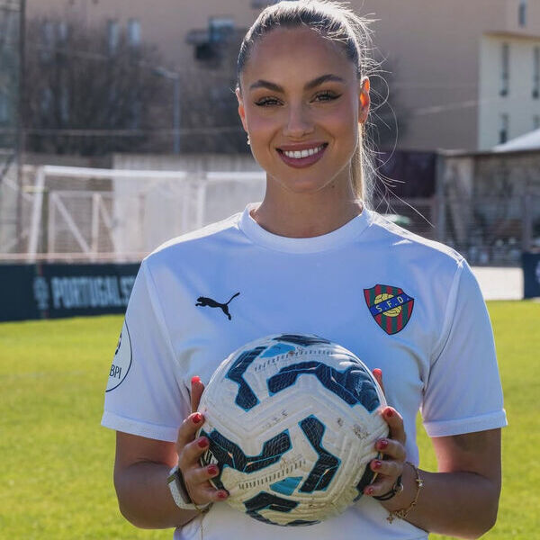 Одна из самых красивых футболисток покинула свой клуб ради любви. Фото