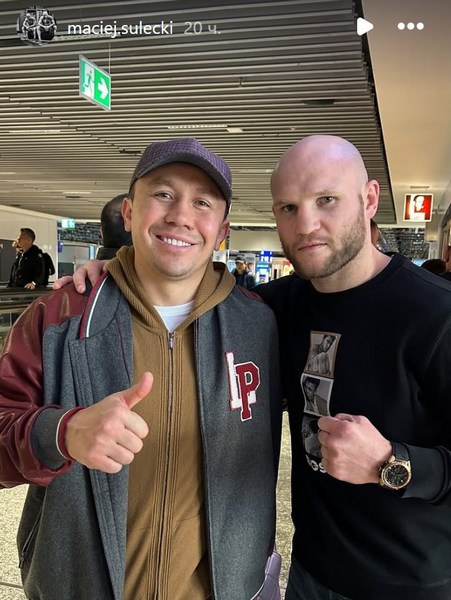 Соперник казахстанского боксера по бою за титул WBC встретился с Головкиным