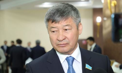 Даулет Турлыханов дал прогноз на поединок Ризайбек Айтмухан — Кайл Снайдер