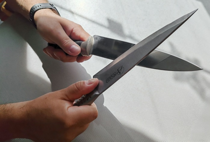 Как быстро и легко заточить нож без инструментов — станет как новый