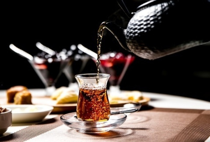 Заварку или кипяток? Что первым нужно класть в чашку 