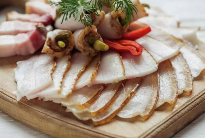 Почему мужчинам надо есть сало