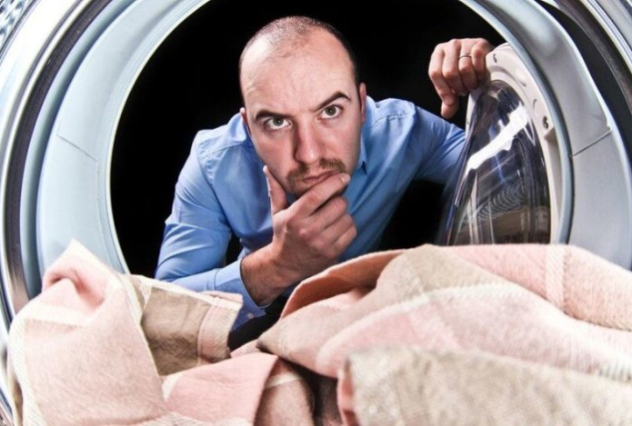 Можно уничтожить машинку. Эти пять вещей «убьют» стиралку за раз — стоп-лист