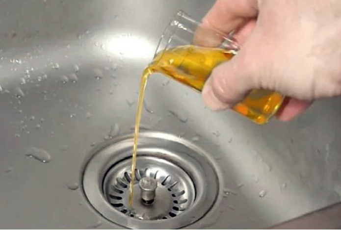 Почему нельзя выливать масло в раковину