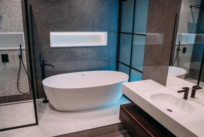 Как навести идеальную чистоту в ванной за 15 минут — кафель и швы заблестят. Дорогие чистящие средства не понадобятся