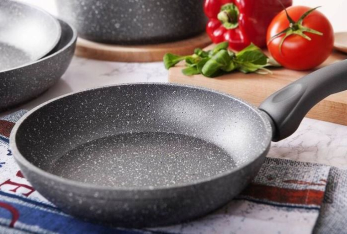 Почему нельзя сковороду ставить в холодильник