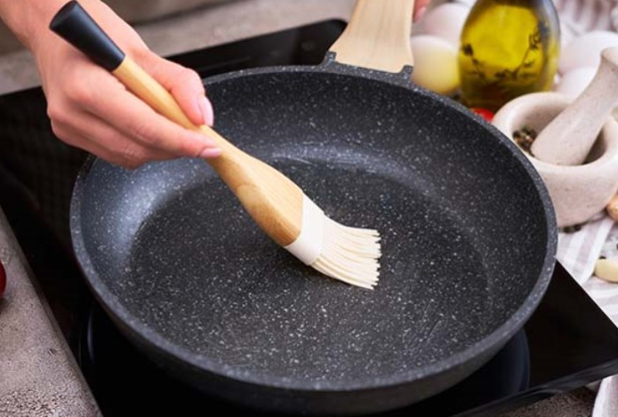 Сковорода будет служить годами — эти три продукта нельзя жарить на антипригарном покрытии