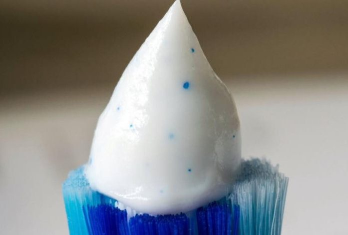 Зачем посуду мазать зубной пастой — причина, о которой вы не знали