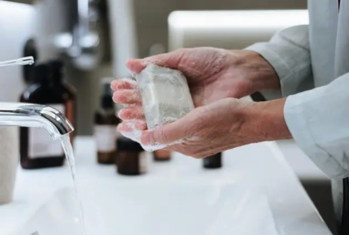 Никогда не выливайте эту одну вещь в раковину. Она засорится моментально