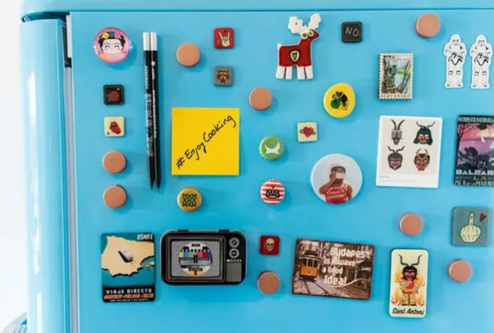 Опасно ли вешать магниты на холодильник