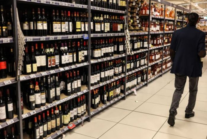 Назван алкоголь, который реально может замедлить старение. Ученые сделали открытие