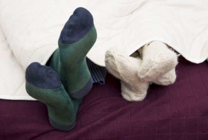 Можно ли надевать носки на ночь