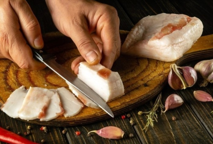 Какое сало выбрать, чтобы не навредить себе? Всего один нюанс убережет от паразитов