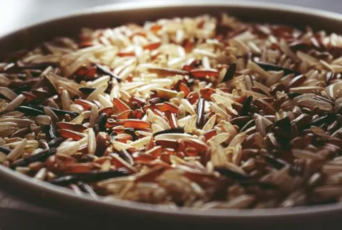 Зачем нужно засыпать рис в чайник