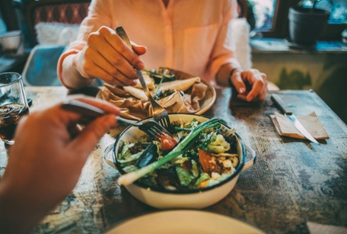 Похудеть без усилий. Психолог раскрыл гениальный трюк для снижения веса