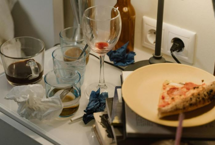 Почему нельзя на ночь оставлять грязную посуду