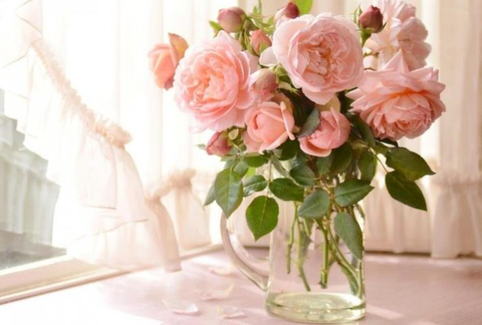 Эти три хитрости помогут вам сохранить цветы в вазе как можно дольше