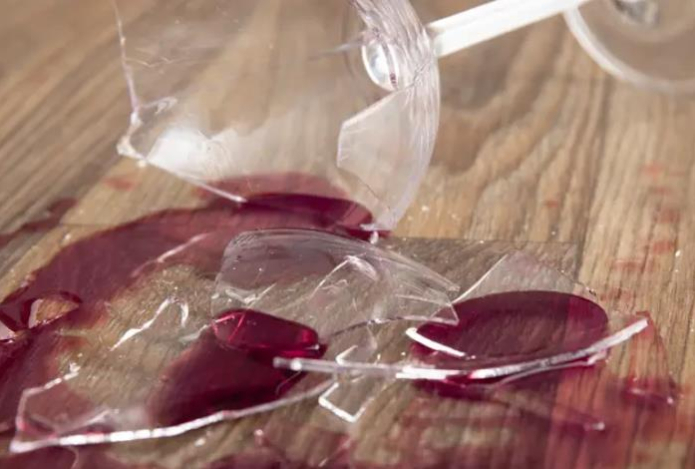 Можно ли выбрасывать стекло в мусорку