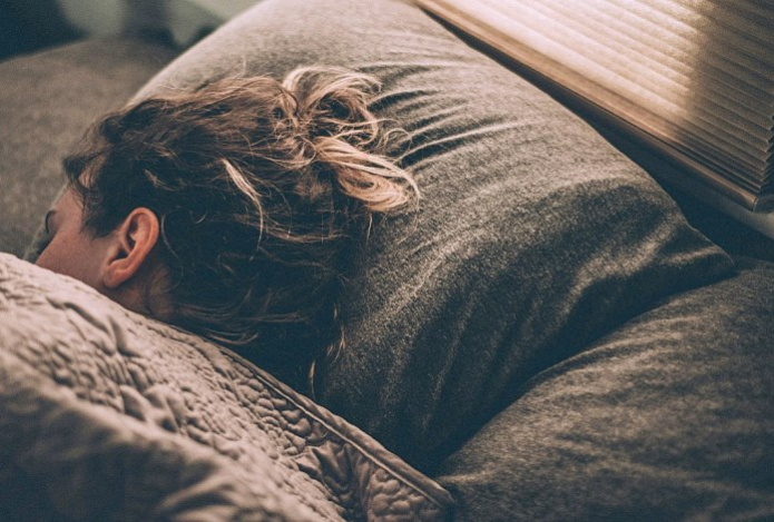 Почему нельзя спать головой к окну