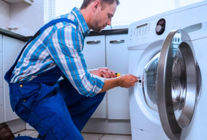 Как открыть дверцу стиральной машины, если она застряла. Проверенные способы