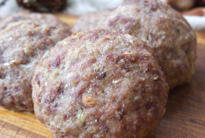 Вкусные и экономные котлеты для всей семьи — как увеличить фарш с помощью простых ингредиентов