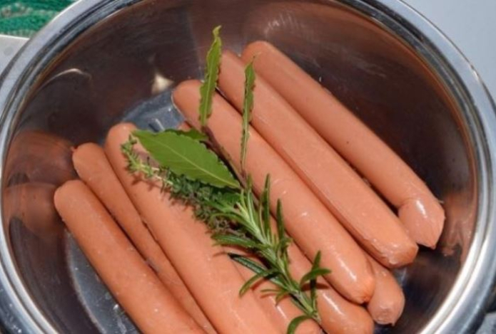 Нужно ли мыть сосиски