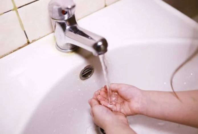 Об этом знают лишь единицы — для чего нужно второе отверстие в раковине