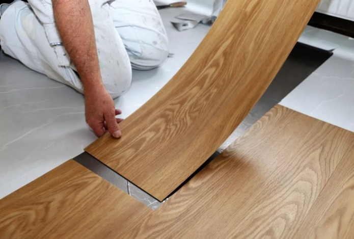 После такого ламинат не захочет никто. Назван идеал среди материалов для пола — красивый, теплее и дешевле