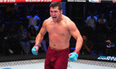 Непобеждённый казахстанец официально получил бой в главном карде UFC