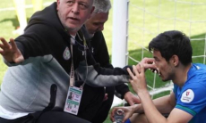 Защитнику сборной Узбекистана сломали нос и скулу после автогола