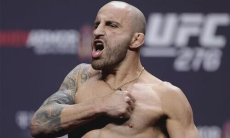 Алекс Волкановский анонсировал три боя в UFC и назвал соперников