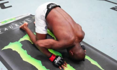 Бойцу UFC «досталось» за тычок в глаз казахстанцу