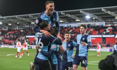 Голы на 90-й, 92-й и 95-й минутах определили итог матча клуба миллиардера из Казахстана в Англии