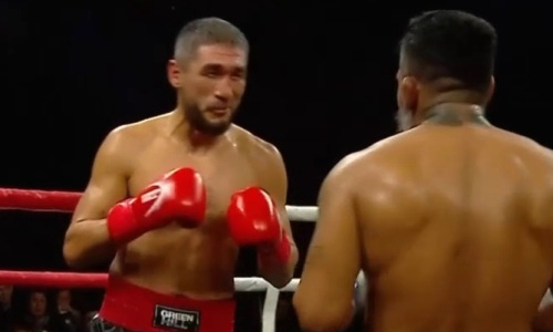«Моя мама сильнее бьет». Как казахстанский боксер издевался над бразильцем и проиграл. Видео
