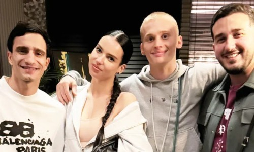 Зеленская поддержала сбежавшего из России Милохина на поединке по боксу. Видео