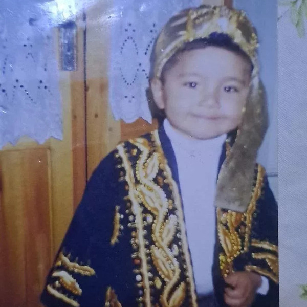 «Узбекский воин». В Англии опубликованы семейные фотографии Хусанова