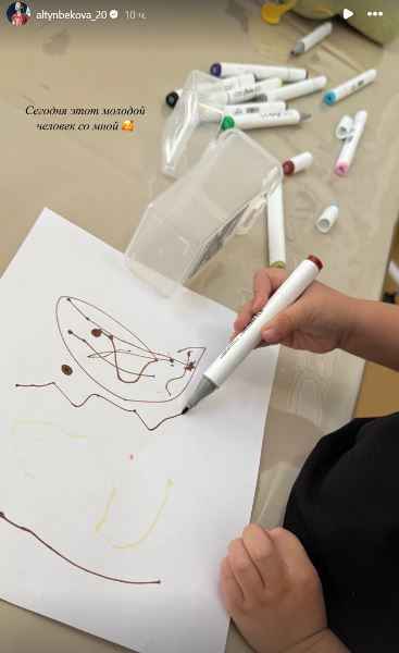 «Сегодня этот молодой человек со мной». Сабина Алтынбекова показала новое фото после развода