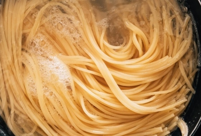 Нужно ли промывать готовые макароны