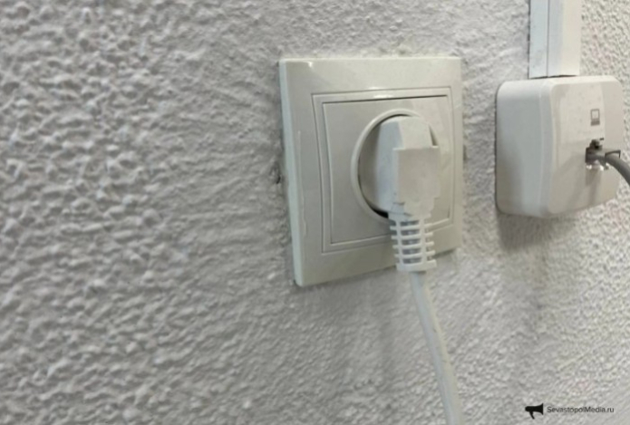 Этот способ с розеткой уменьшит платежи ЖКХ за свет на 15 процентов — что сделать в марте