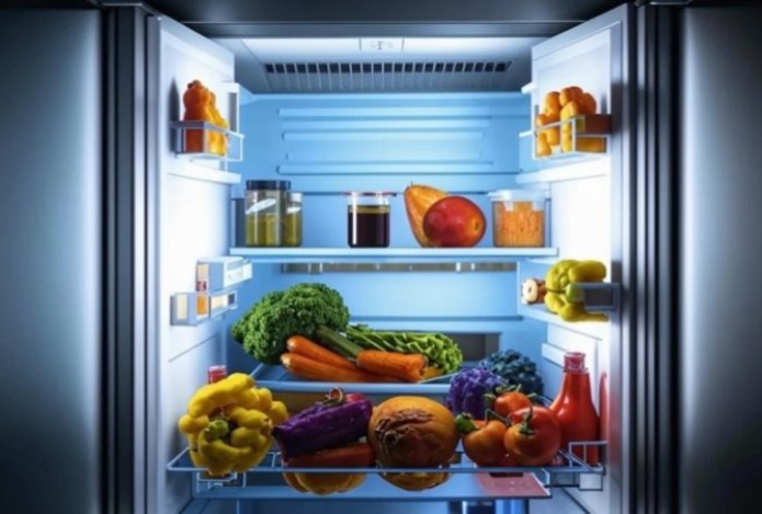 Одна баночка в холодильник — и вонь вылетит как пробка. Сода так мощно не работает