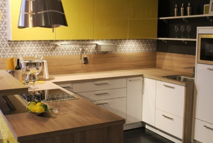 Три капли на стакан — и жир с кухонных шкафчиков стек сам. Стали чище новых и засияли как на праздник