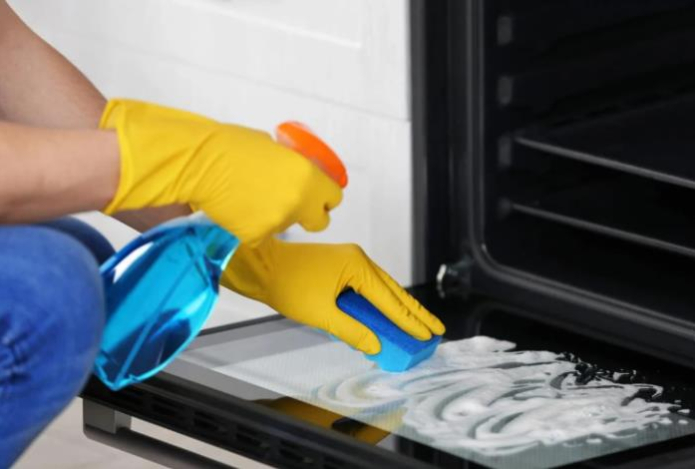 Нужно ли мыть духовку уксусом