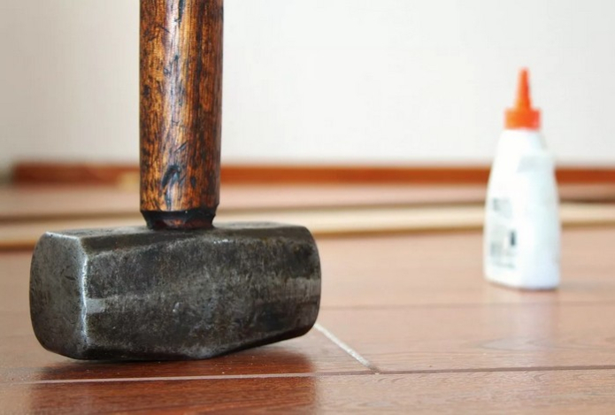 Назван материал надежнее и роскошнее ламината и линолеума. Настолько влагостойкий, что можно поливать водой