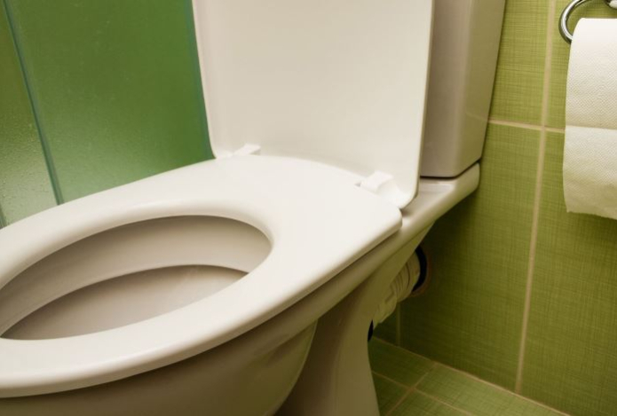 Почему нельзя выливать чай, кофе и суп в унитаз