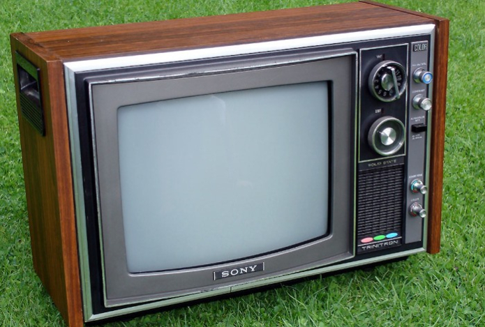 Еще одна тайна раскрыта — почему в СССР корпуса телевизоров были из дерева
