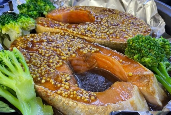 Названа самая полезная рыба на 8 марта — не карась и не минтай. Содержит менее 4 процентов жира