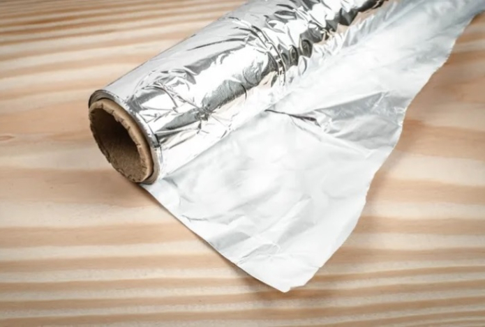 Хитрый трюк с алюминиевой фольгой. Поможет избавиться от жира и нагара за секунды