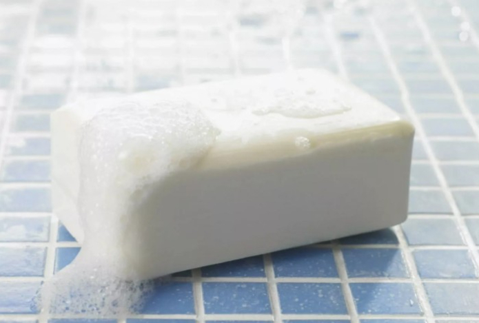 Почему не нужно выбрасывать обмылки и мешочки из-под чеснока