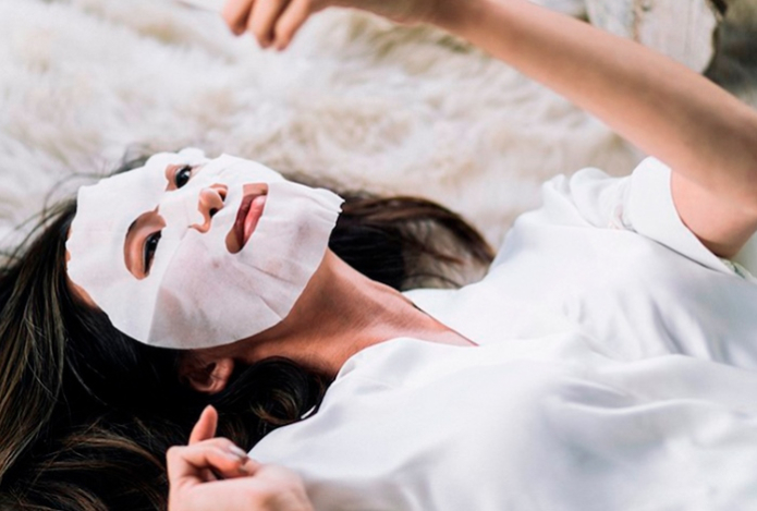 Косметолог рассказала, как казахстанкам сохранить молодость в домашних условиях